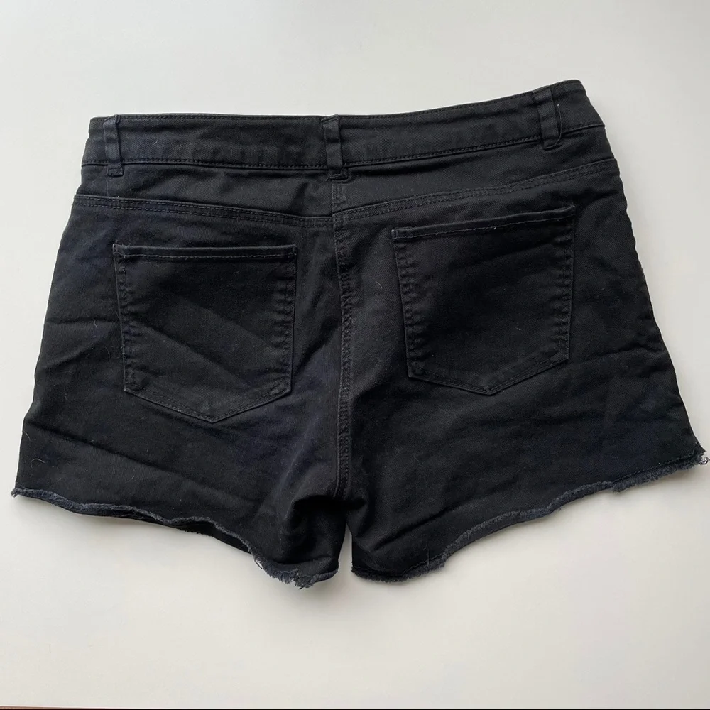 🖤Black H&M Shorts - Picture 2 of 4